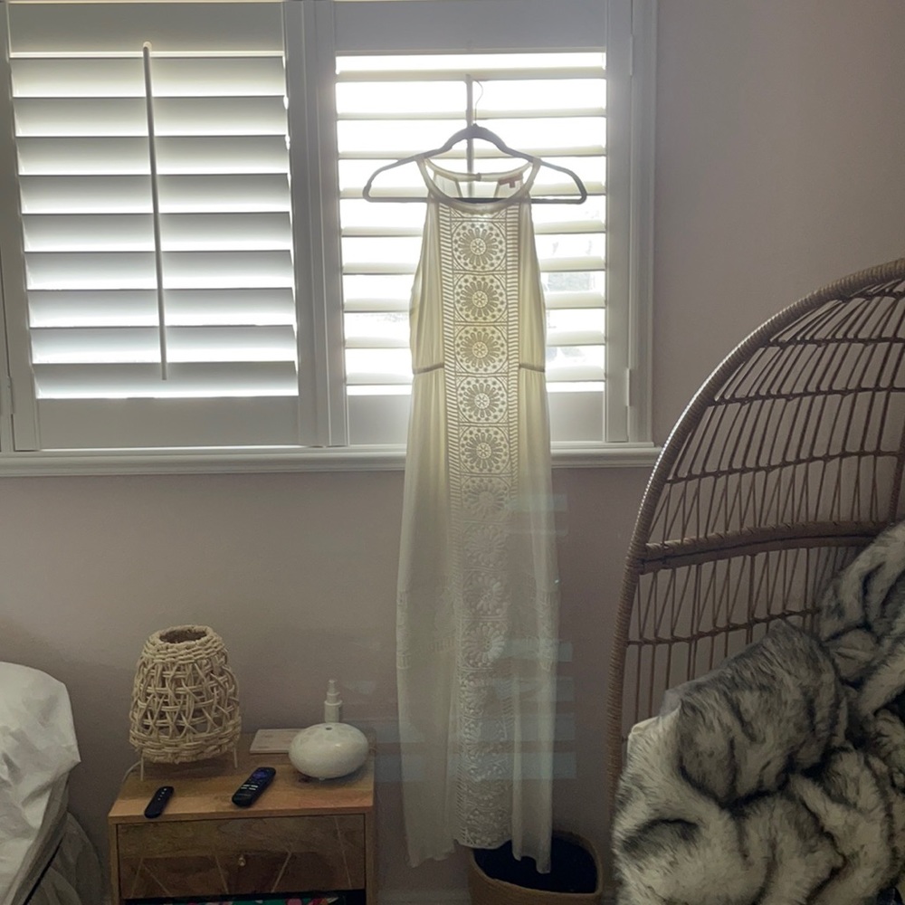 NWT skies are blue white maxi dress size small